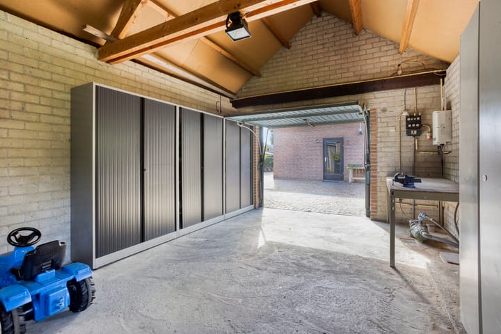 Photo 42 of Julianastraat 1