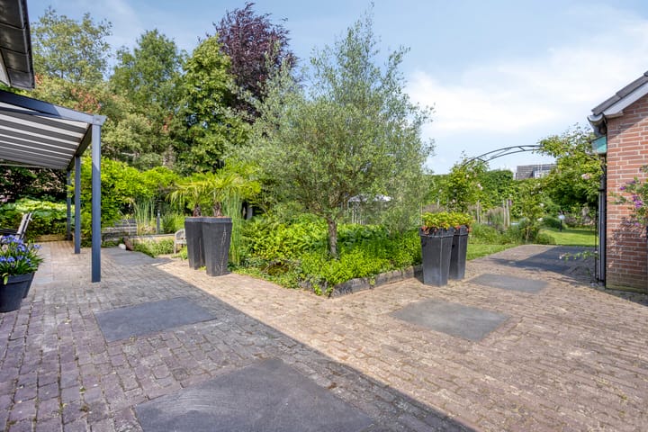 Photo 43 of Julianastraat 1