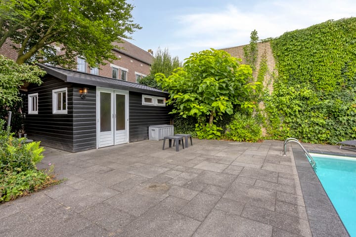 Photo 62 of Julianastraat 1