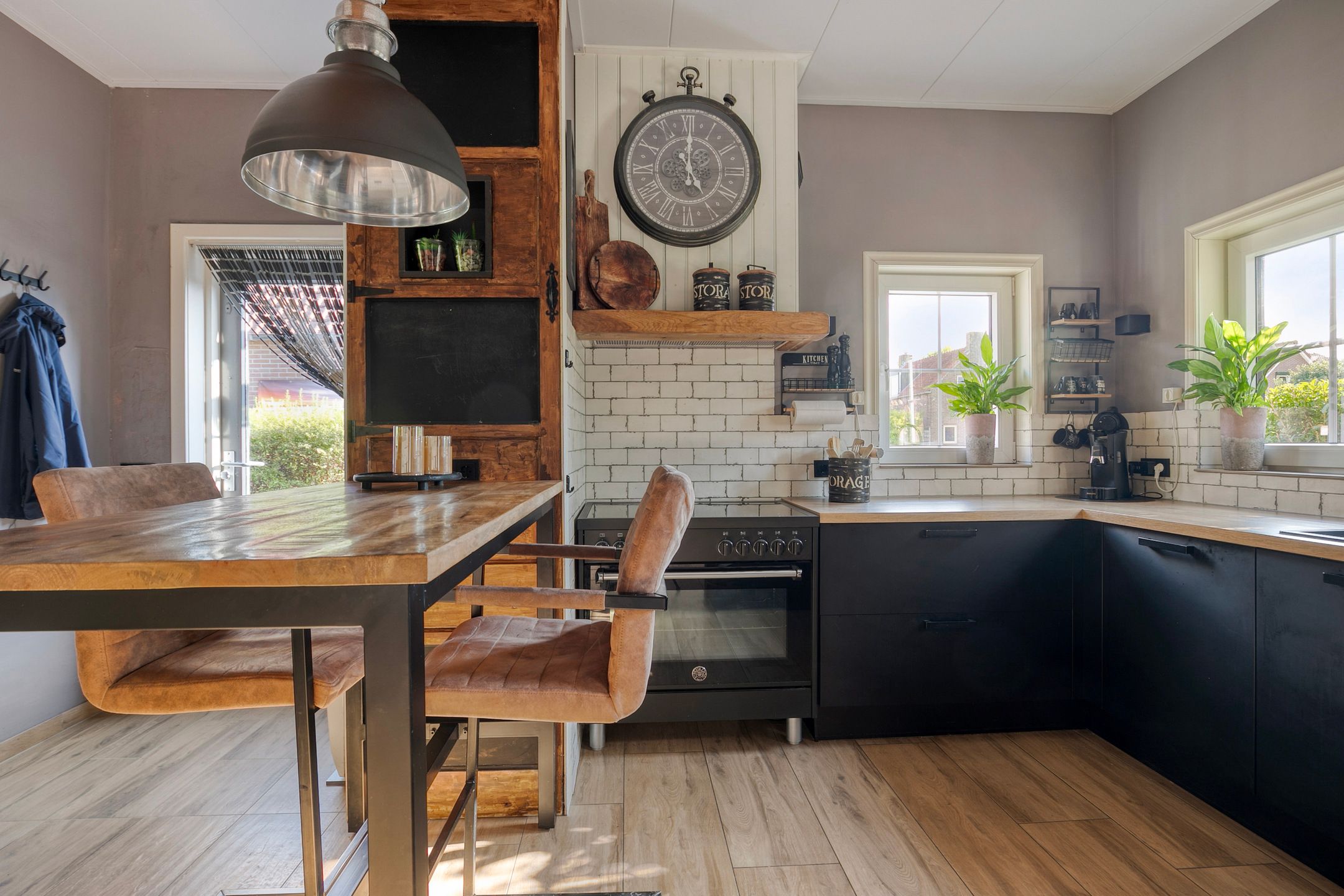 Photo 9 of Burg. Verplankeplein 12