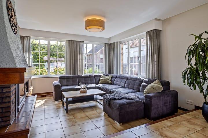 Photo 10 of Julianastraat 78