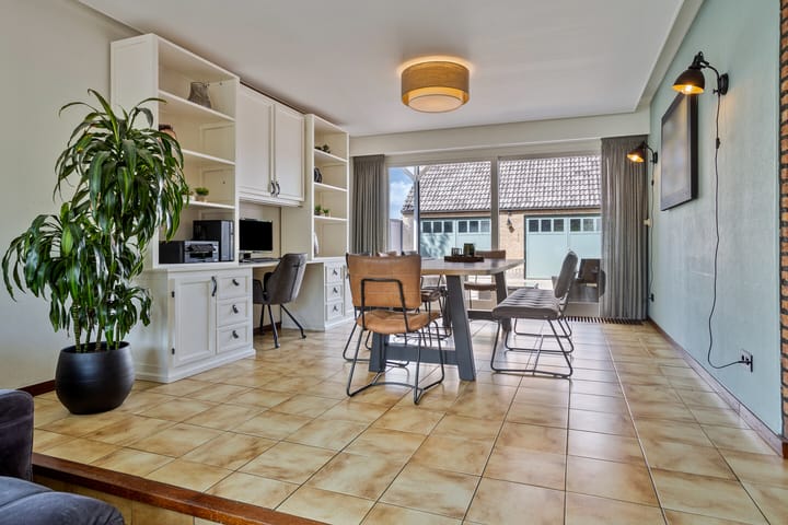 Photo 12 of Julianastraat 78