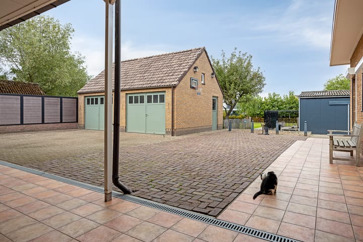 Photo 40 of Julianastraat 78