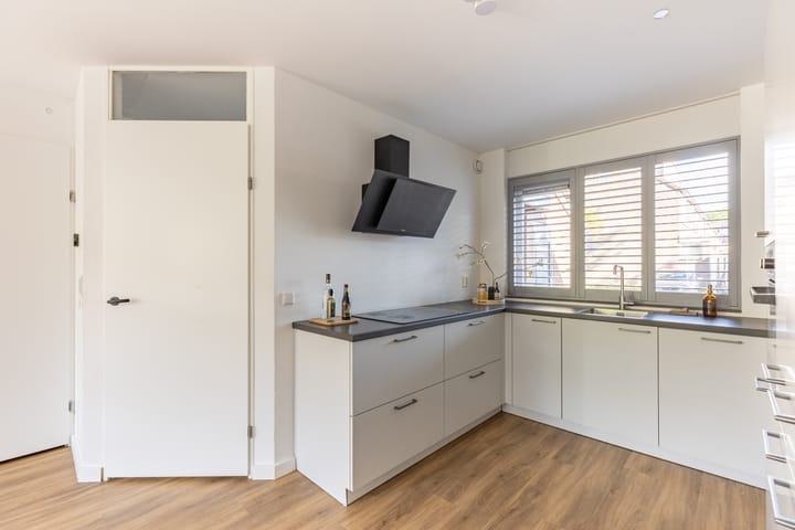 Foto 12 van Henriëtte Roland Holststraat 5