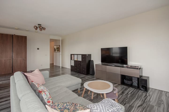 Photo 15 of Van Embdenstraat 94