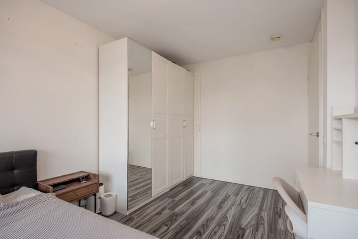 Photo 27 of Van Embdenstraat 94