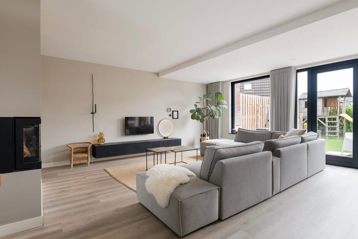 Photo 2 of Miniawier 10