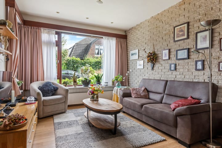 Photo 8 of Heuveloordweg 7