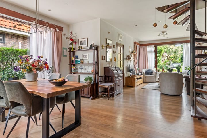 Photo 13 of Heuveloordweg 7