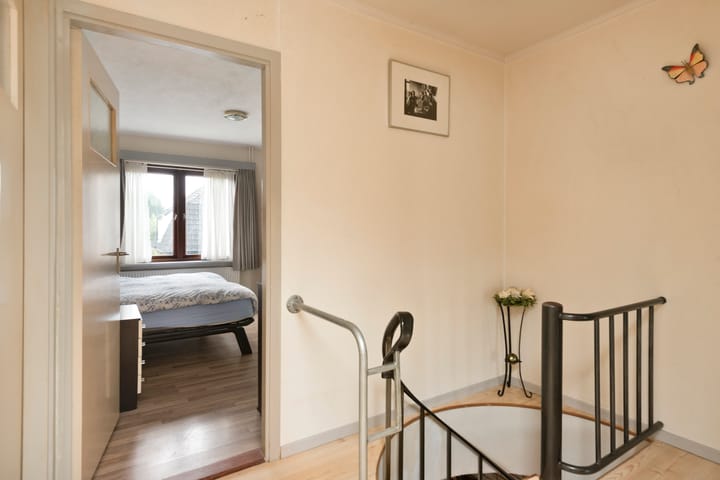 Photo 22 of Heuveloordweg 7