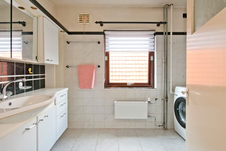 Photo 26 of Heuveloordweg 7