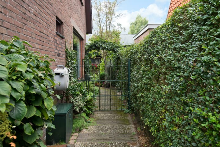 Photo 49 of Heuveloordweg 7