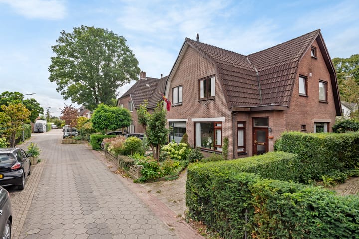 Photo 51 of Heuveloordweg 7