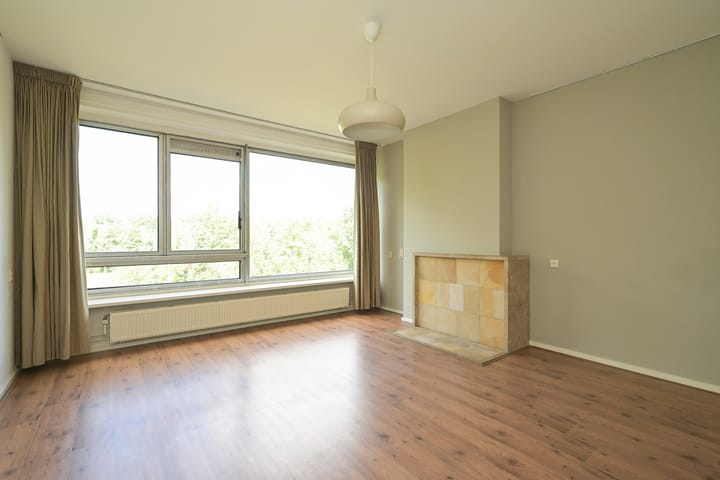 Photo 4 of Parelmoerhorst 302