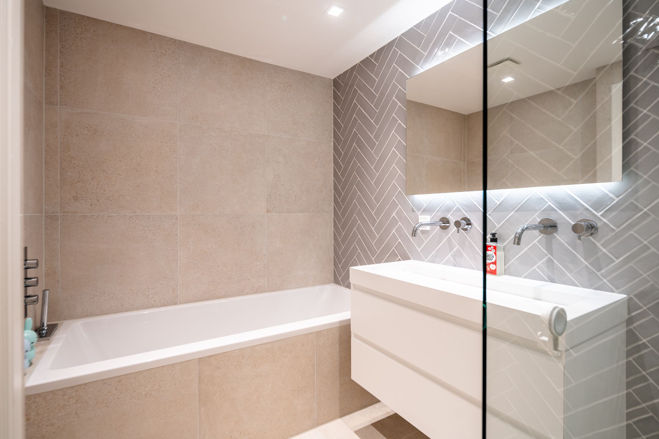 Photo 27 of Roelof Hartstraat 29-3