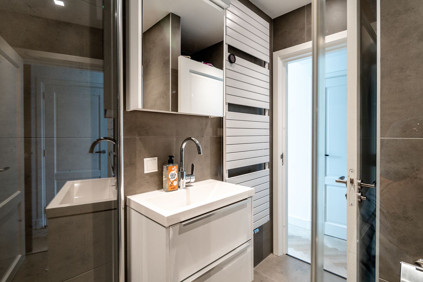 Photo 34 of Roelof Hartstraat 29-3