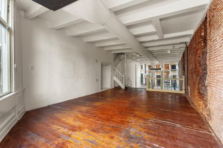 Photo 9 of Warmoesstraat 89