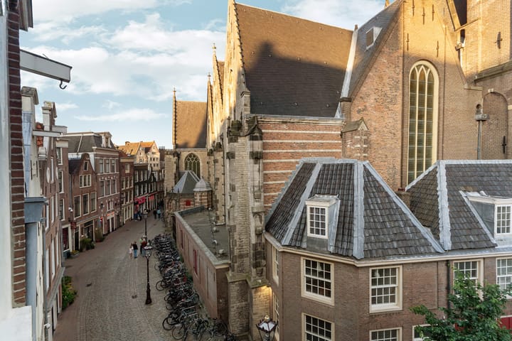 Photo 13 of Warmoesstraat 89