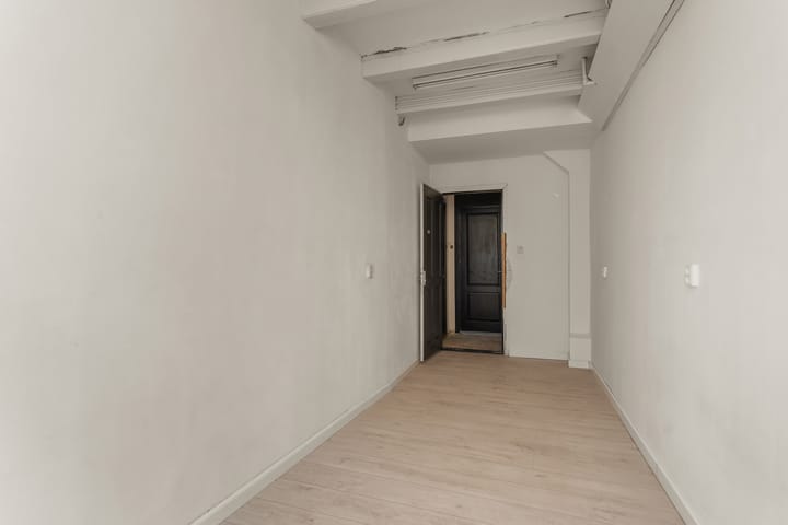 Photo 15 of Warmoesstraat 89