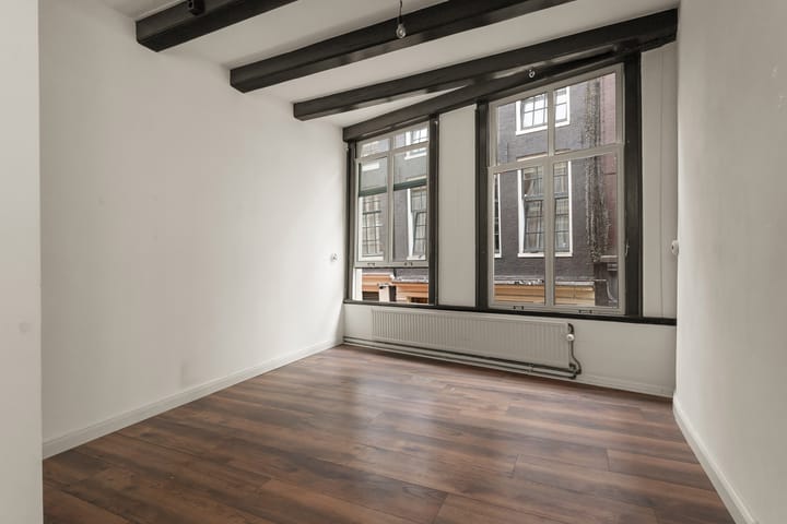 Photo 16 of Warmoesstraat 89