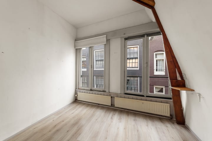 Photo 25 of Warmoesstraat 89