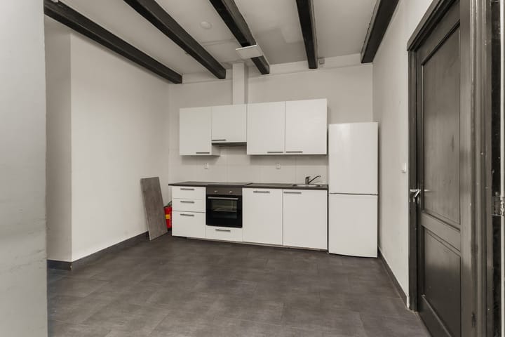 Photo 21 of Warmoesstraat 89