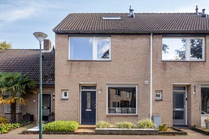 Photo 2 of Burg. De Ruyterstraat 3