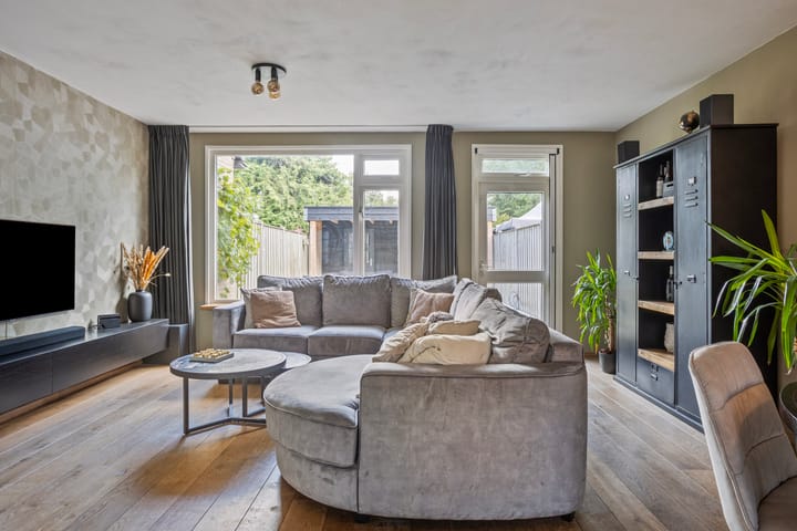 Photo 4 of Burg. De Ruyterstraat 3