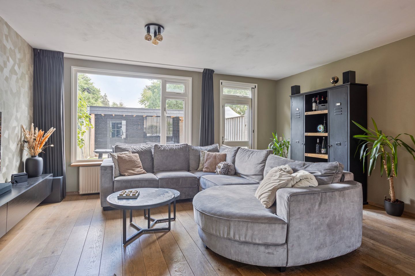 Foto 5 van Burg. De Ruyterstraat 3