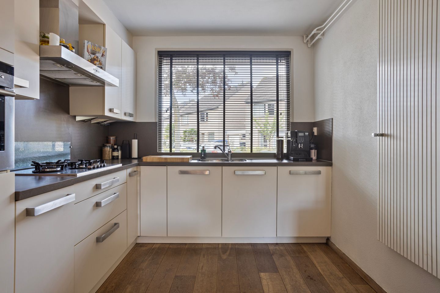 Foto 10 van Burg. De Ruyterstraat 3