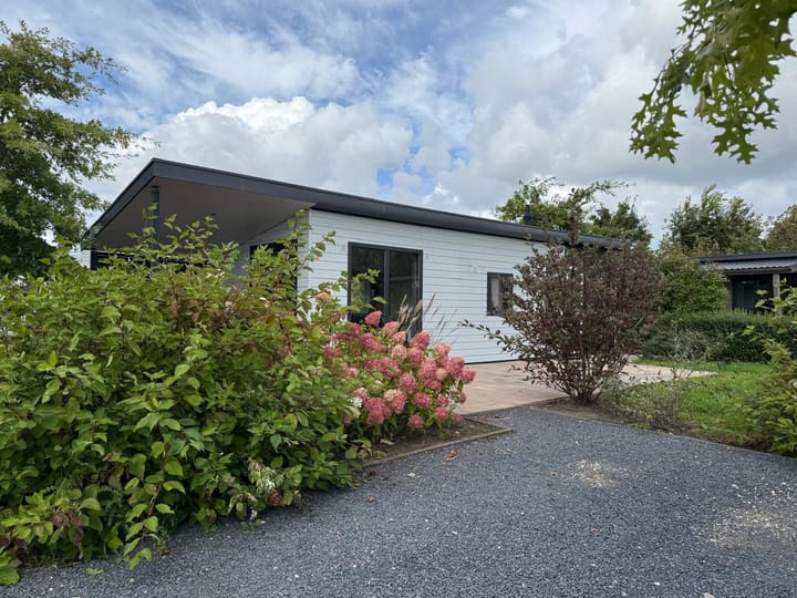 Foto 2 van Zuiderdijk 1-B16