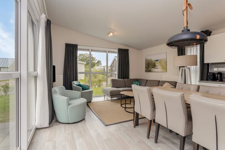 Photo 2 of Zeedijk 24-241