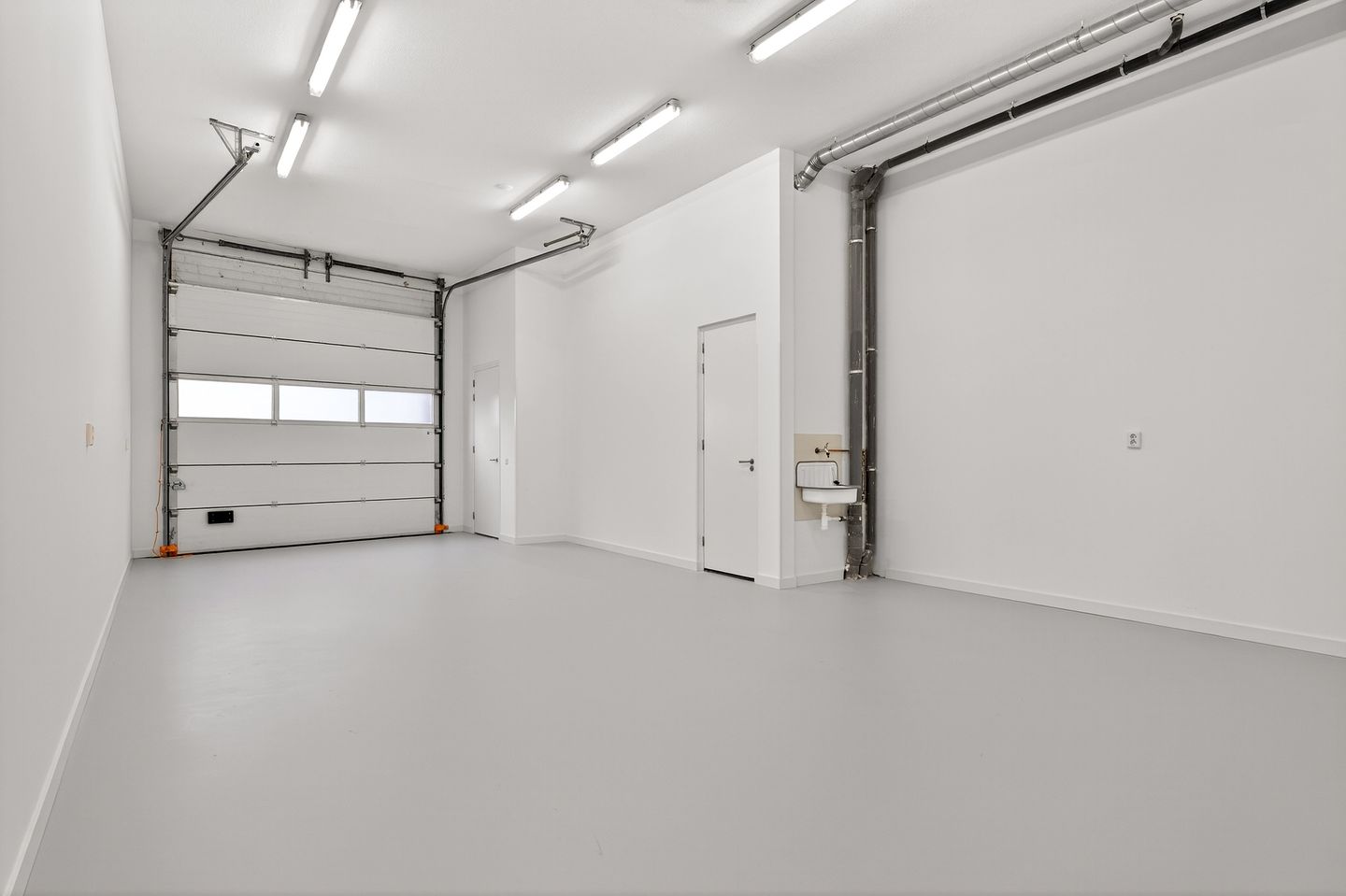View photo 2 of Flemingweg 18-L