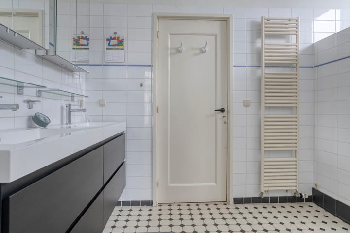 Photo 42 of Stationsweg 8