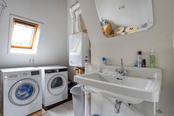 Photo 44 of Stationsweg 8