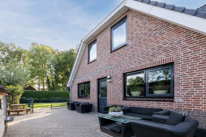 Photo 39 of Broekstraat 2