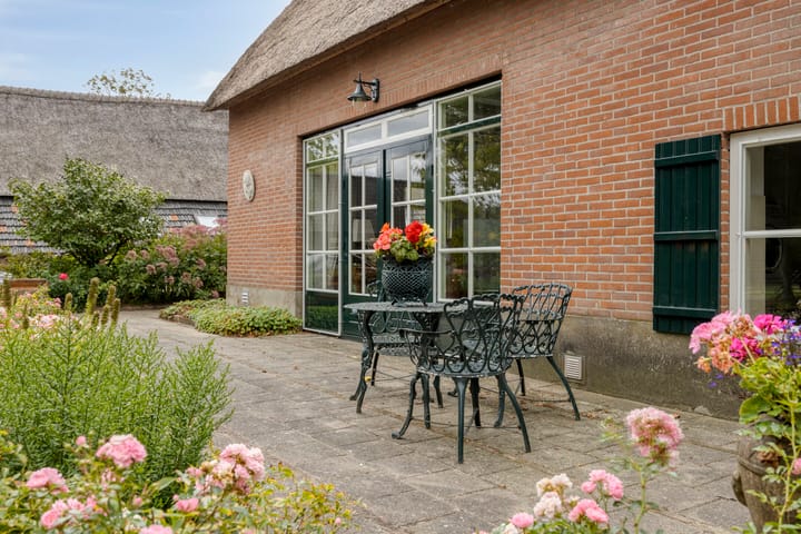 Foto 3 van Middenweg 8