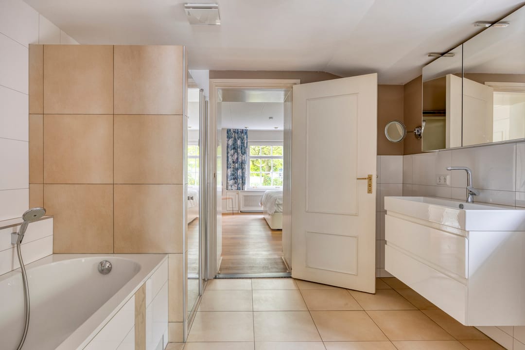 Foto 22 van Middenweg 8