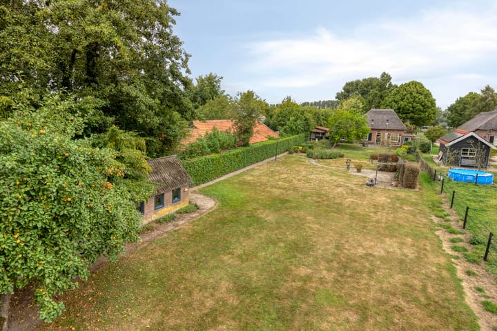 Foto 47 van Middenweg 8