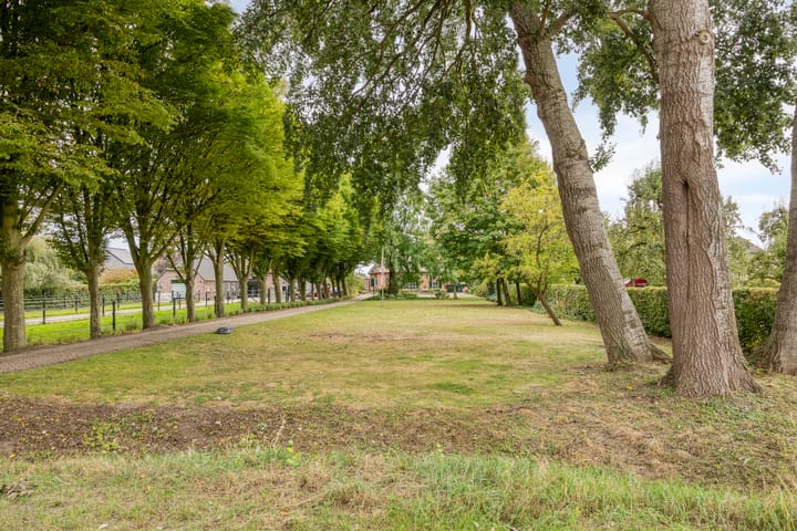 Foto 50 van Middenweg 8