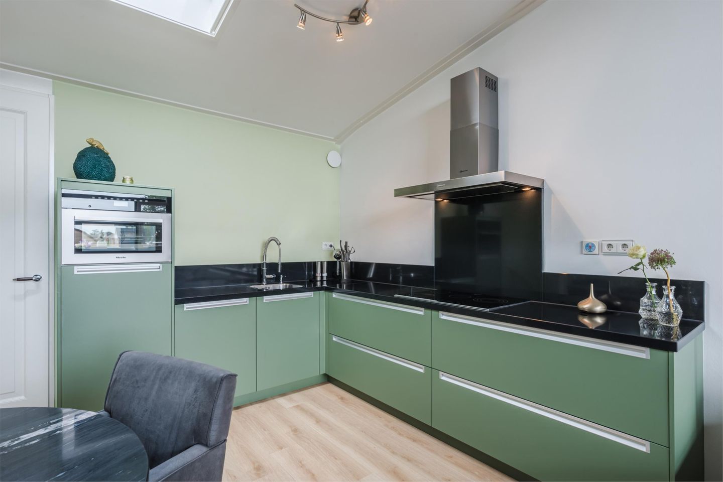 Photo 14 of Burgemeester de Voogtlaan 142