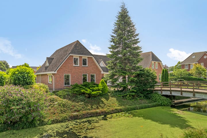 Photo 1 of Douwes Dekkerlaan 80