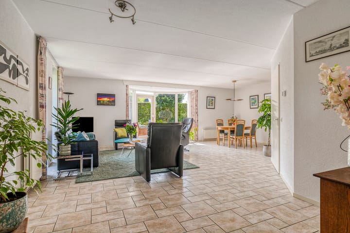 Photo 2 of Douwes Dekkerlaan 80