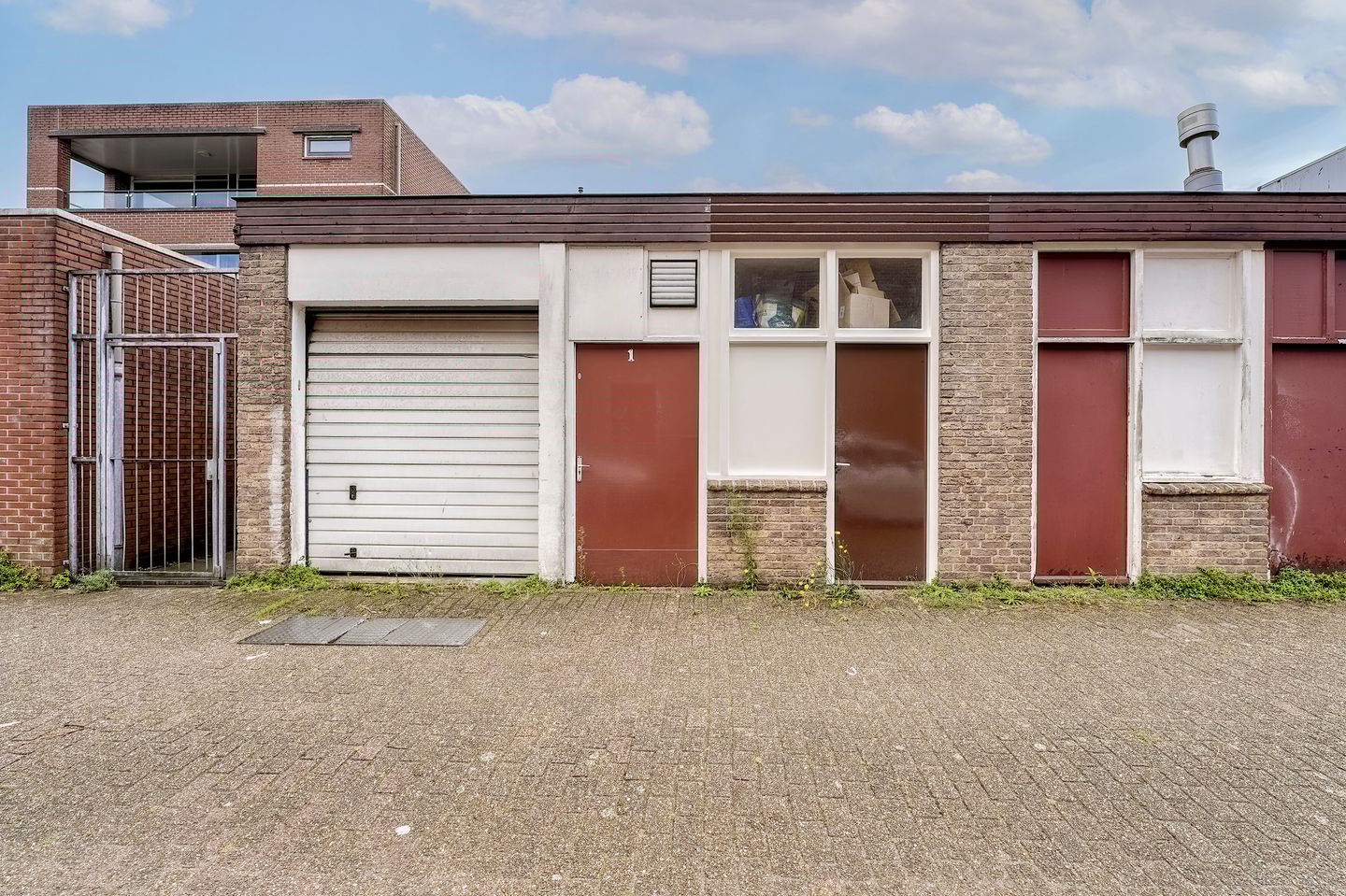 Bekijk foto 1 van Overslagstraat 1