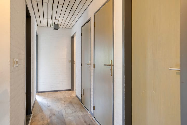 Photo 14 of Besselaar 7