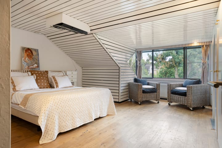 Photo 15 of Besselaar 7