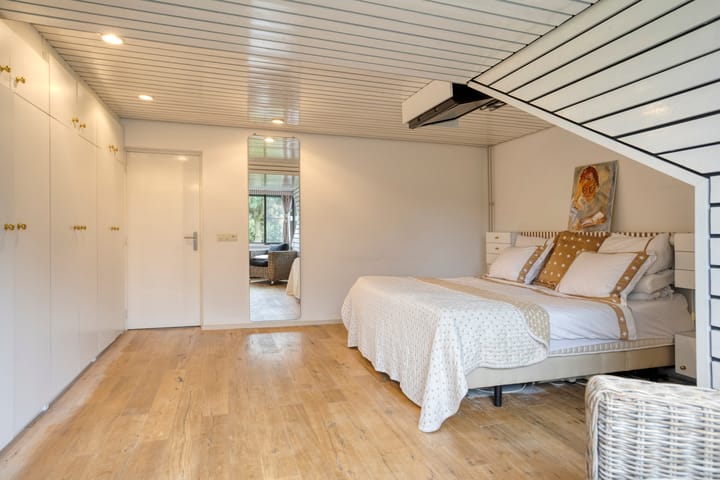 Photo 16 of Besselaar 7