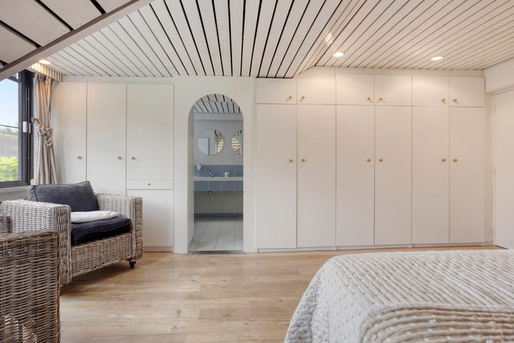 Photo 17 of Besselaar 7