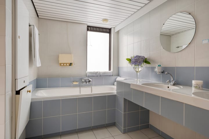 Photo 18 of Besselaar 7