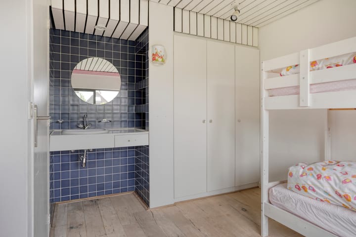 Photo 22 of Besselaar 7